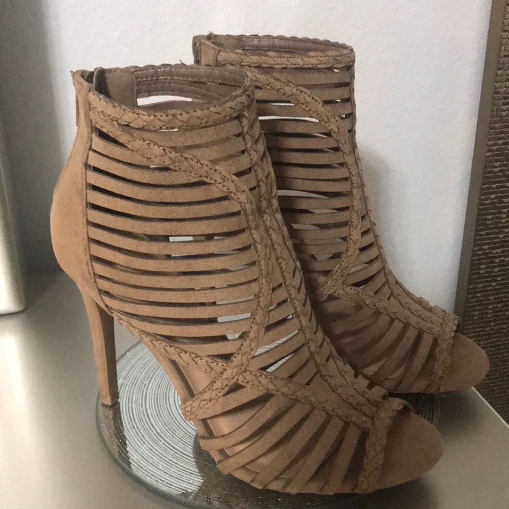 Comfortable, sexy, size 6 heels
